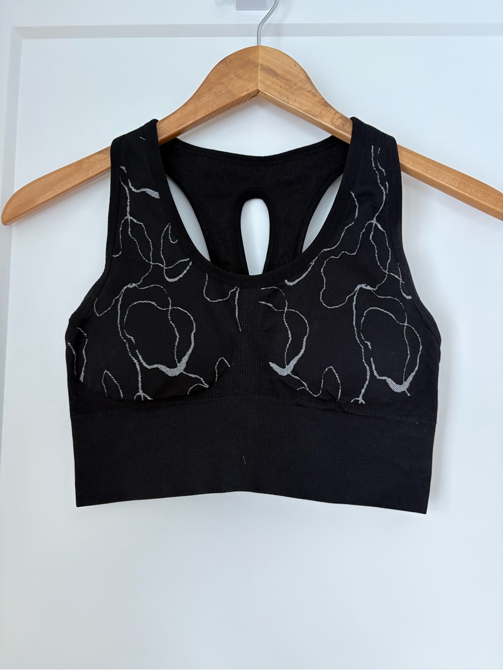 TAHARI Black Sports Bra size small